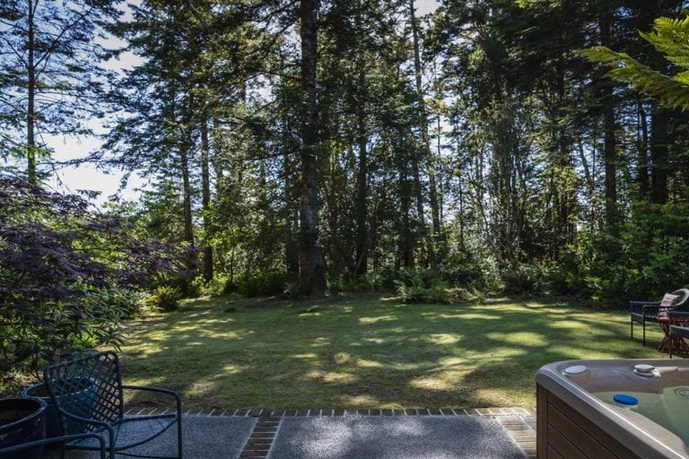 Private lawn at Llama Cottage
